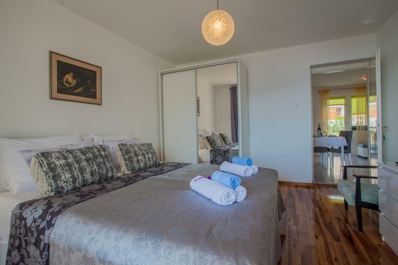 Apartment Sara - Đảo Cres Ngoại thất bức ảnh